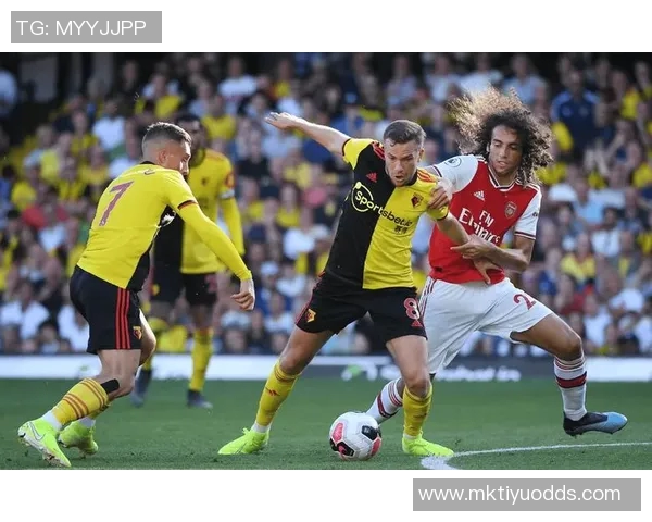 英冠沃特福德免签23岁中场博维与罗马解约后加盟